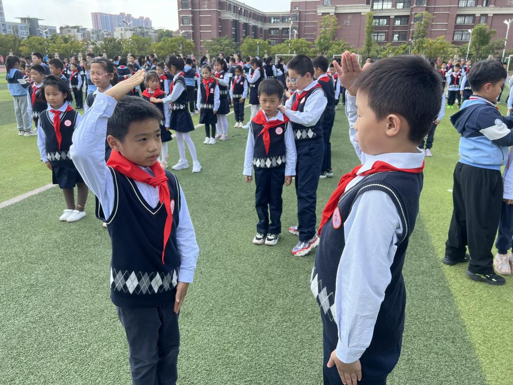 入队仪式新闻稿(1)_html_m360a2f60.jpg