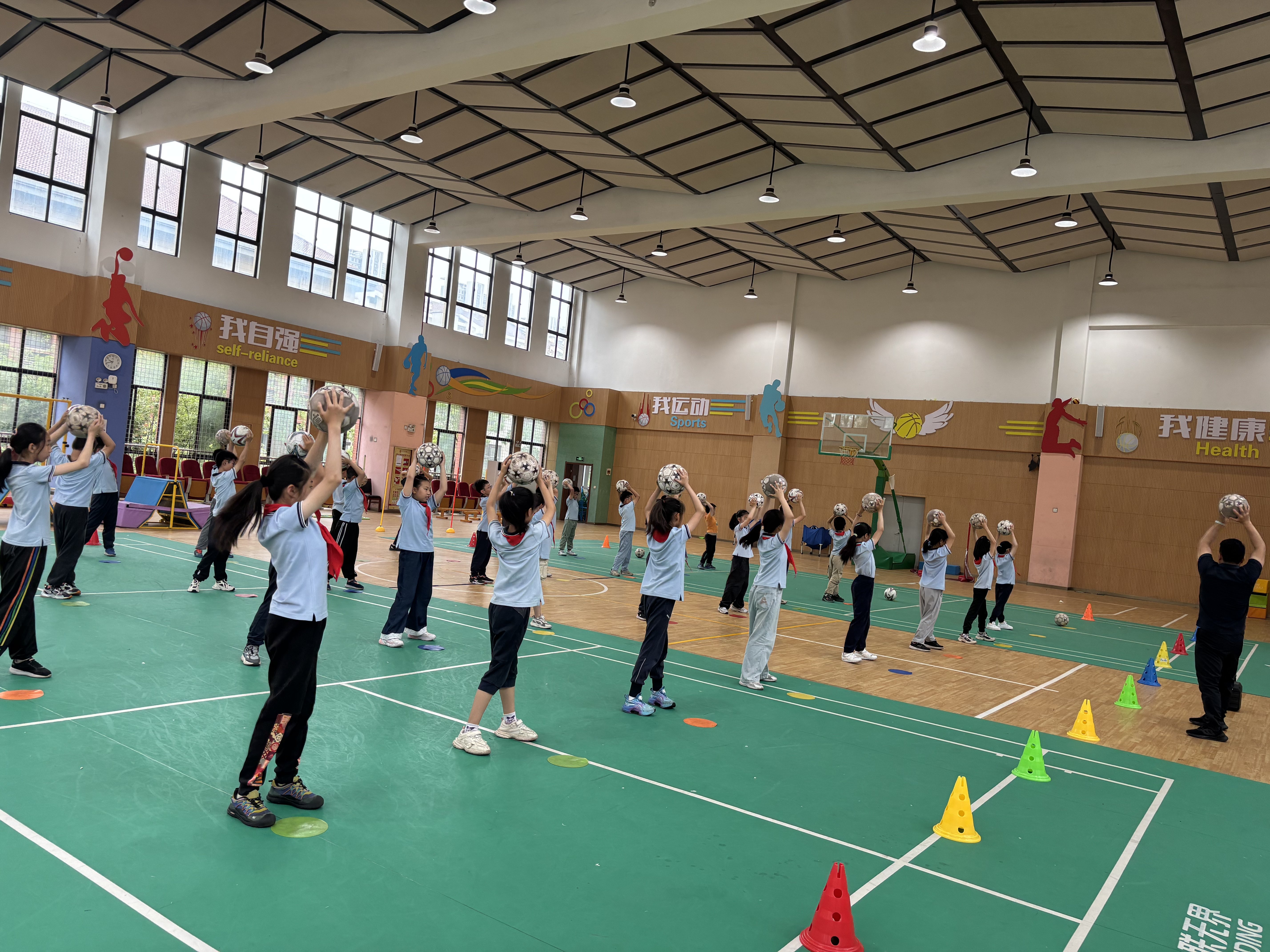 20250523教研活动报道：聚焦基础体适能 探索操控性内容教学样态_html_23b1281f.jpg