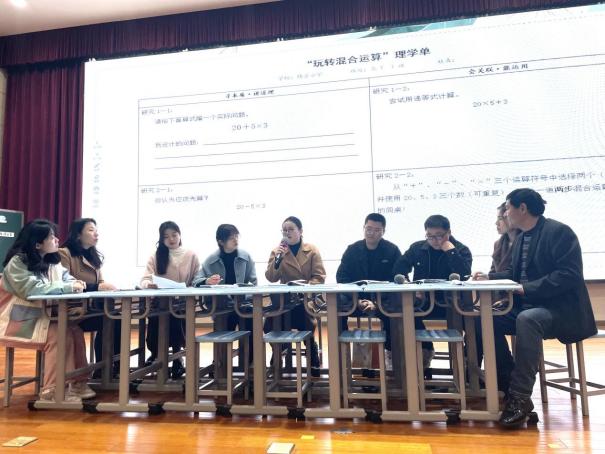 “同课异构”展风采 团队合作共成长新闻稿(1)_html_m6a3c6aab.jpg