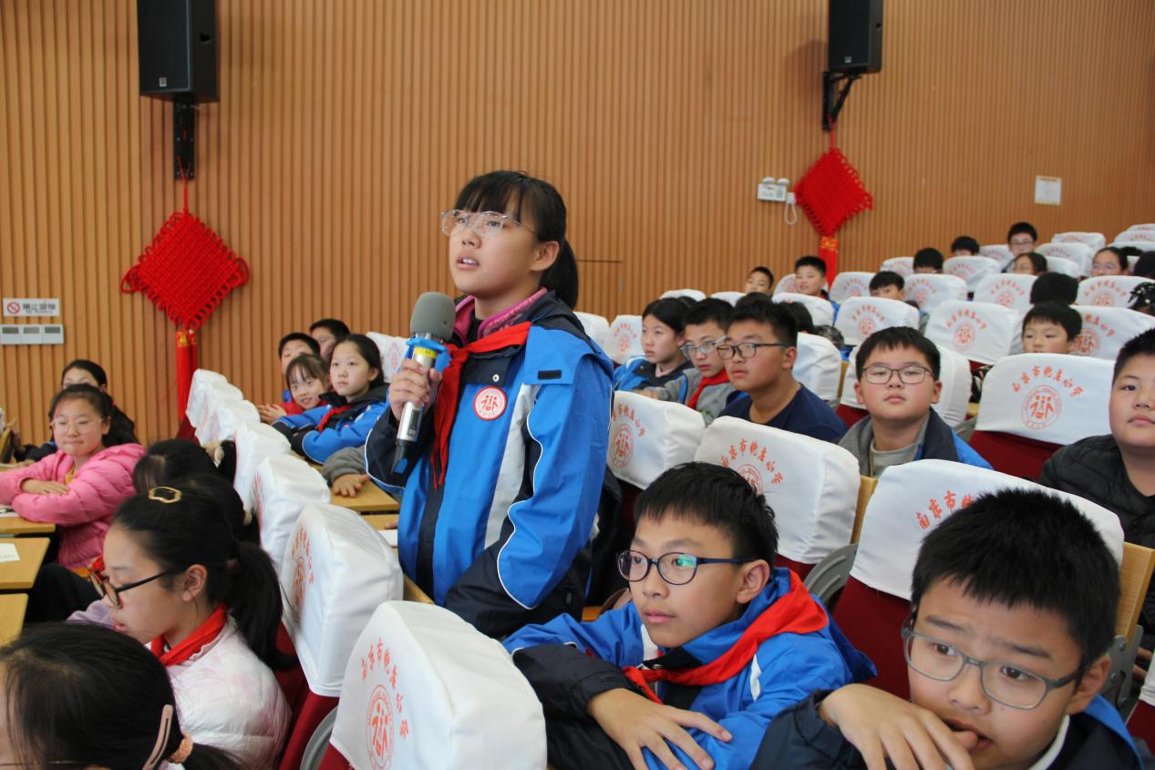 20231211学习劳模模范 争做时代新人_html_754389cd.jpg