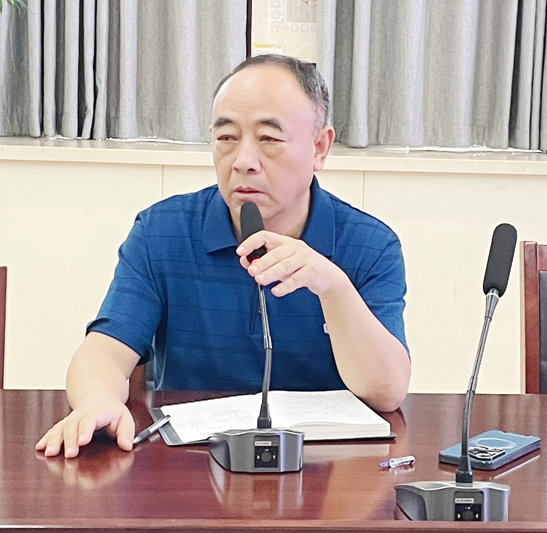 2025.9.29班主任例会_html_m68bfc25e.jpg