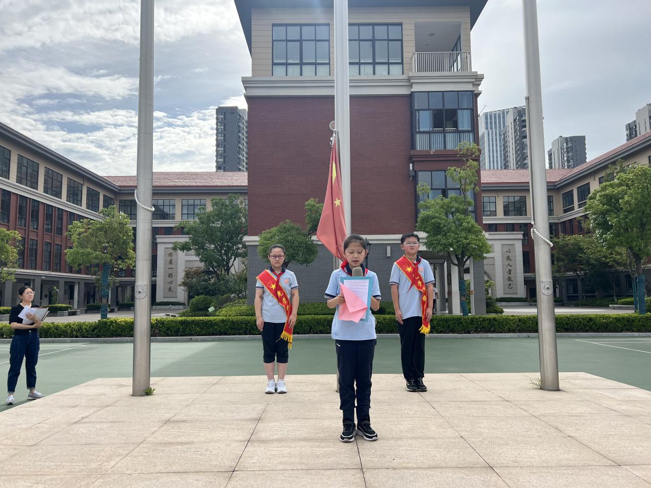 结业典礼新闻稿(1)_html_448164f6.jpg