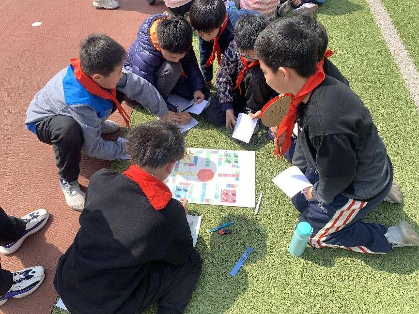 “棋”思妙想 同游数学街——晓庄小学第二届数学节活动新闻稿_html_m3c80d1bd.jpg