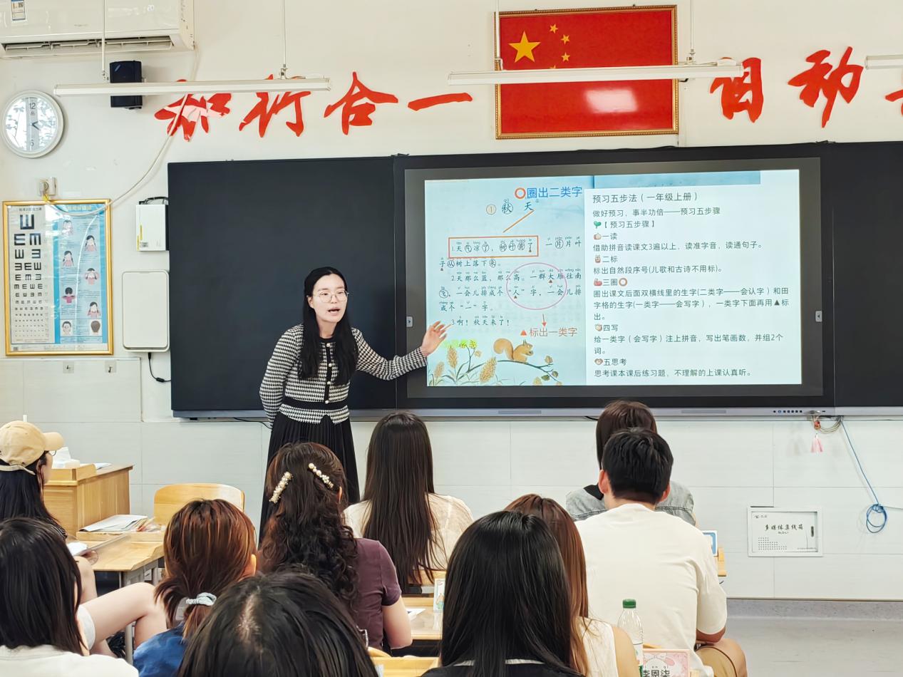 20250824 2025级新生家长学校新闻稿_html_3f28c825.jpg