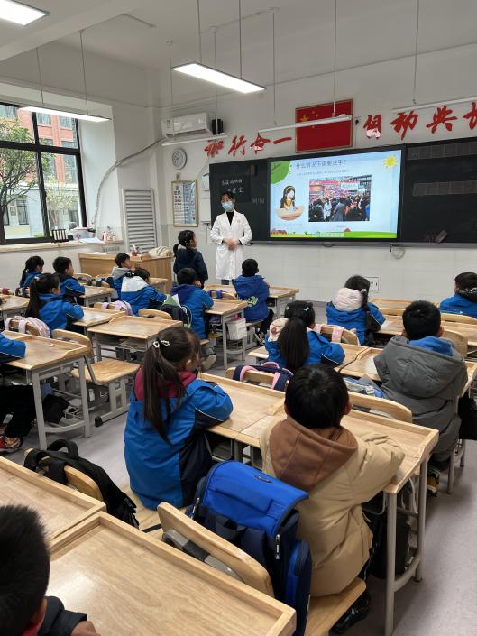 一年级家长进课堂新闻 _html_m699724f1.jpg