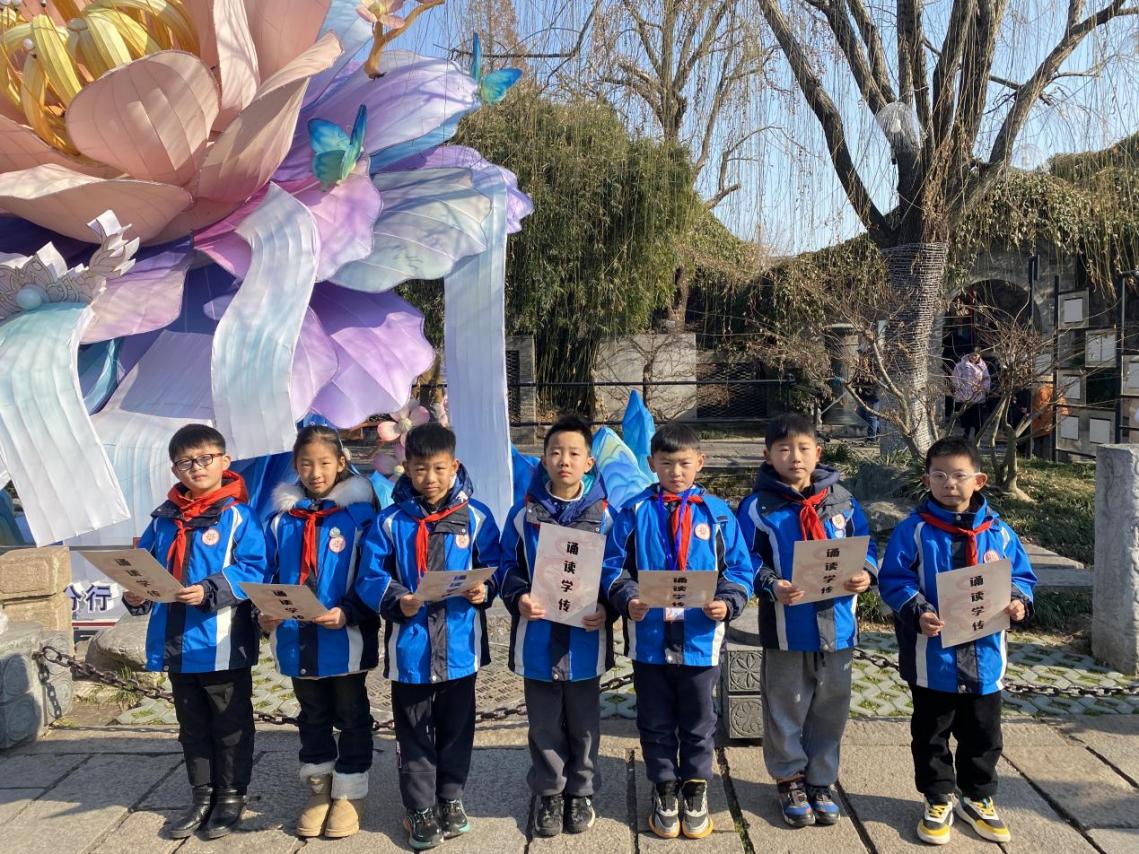 20240202   7.奏长江韵彩 绘古都风华_html_m78144176.jpg
