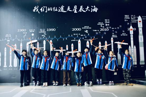 20240208   16.勇攀科技高峰 共筑梦想未来_html_m17e4f752.jpg