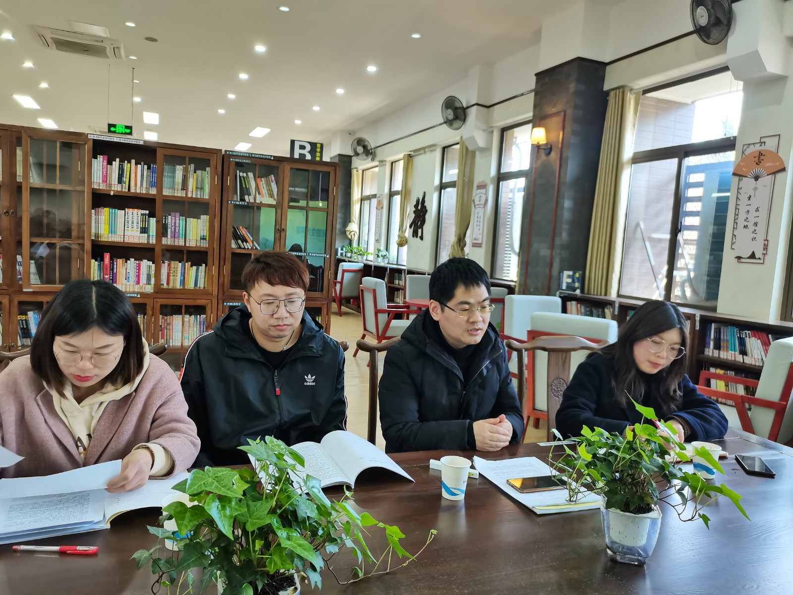 黄智.jpg 黄智.jpg