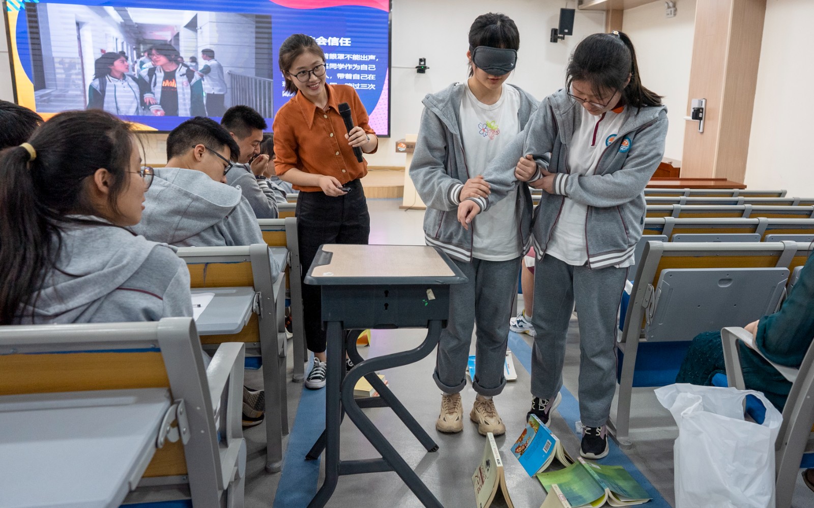 黄炎2.jpg 黄炎2.jpg