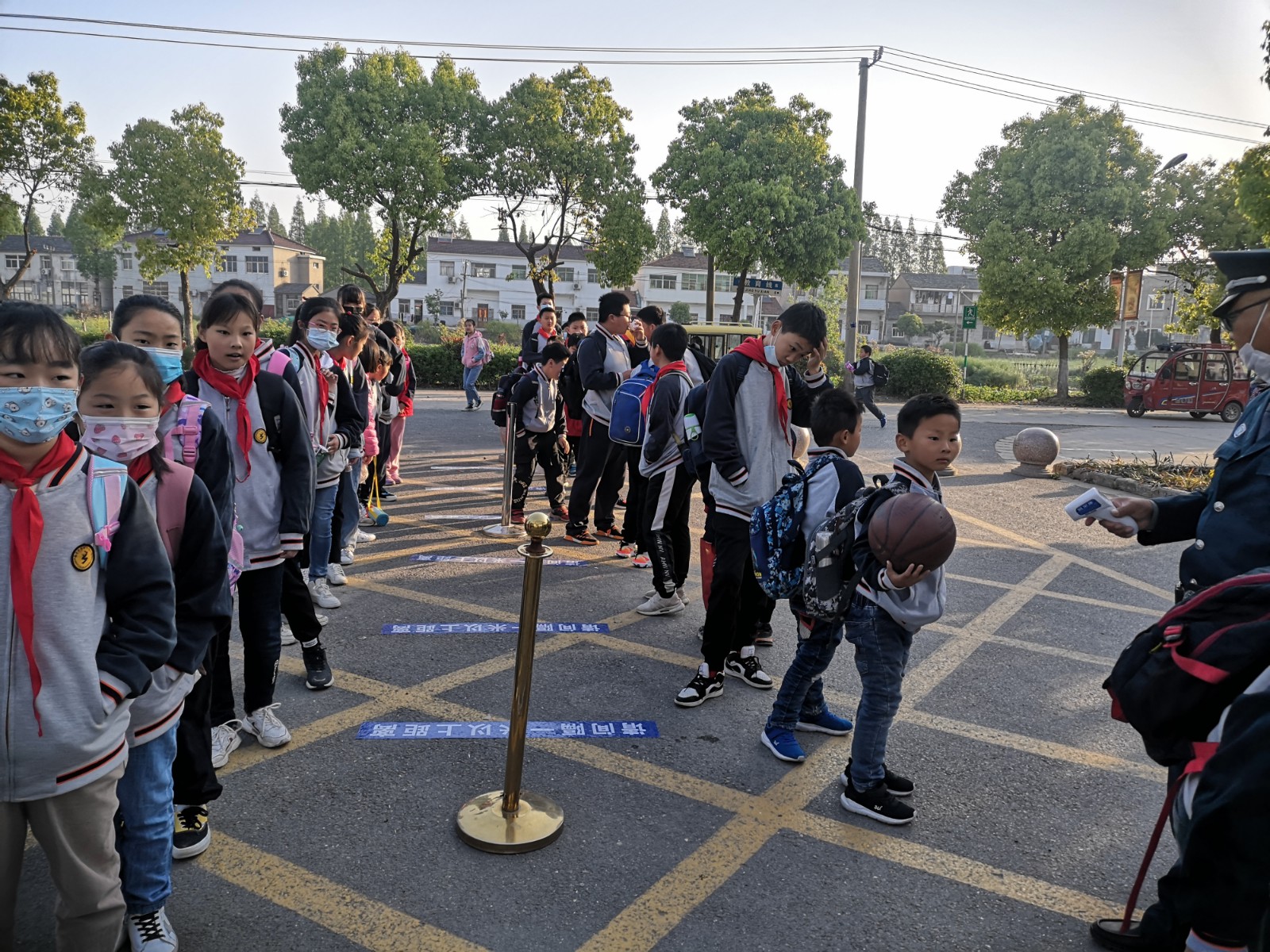 【雅韵靖小】“交通安全在我心，安全教育我先行”——靖安小学交通安全演练 