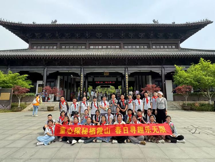 4.9“探春寻韵，共赴自然与文化的盛宴”——记靖安小学春季社会实践活动_html_m5bc484db.jpg