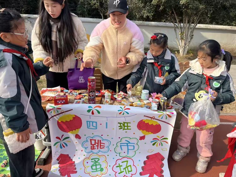 【雅韵先锋】“小手传大爱，义卖筑未来”——记靖安小学十二月爱心帮扶活动
