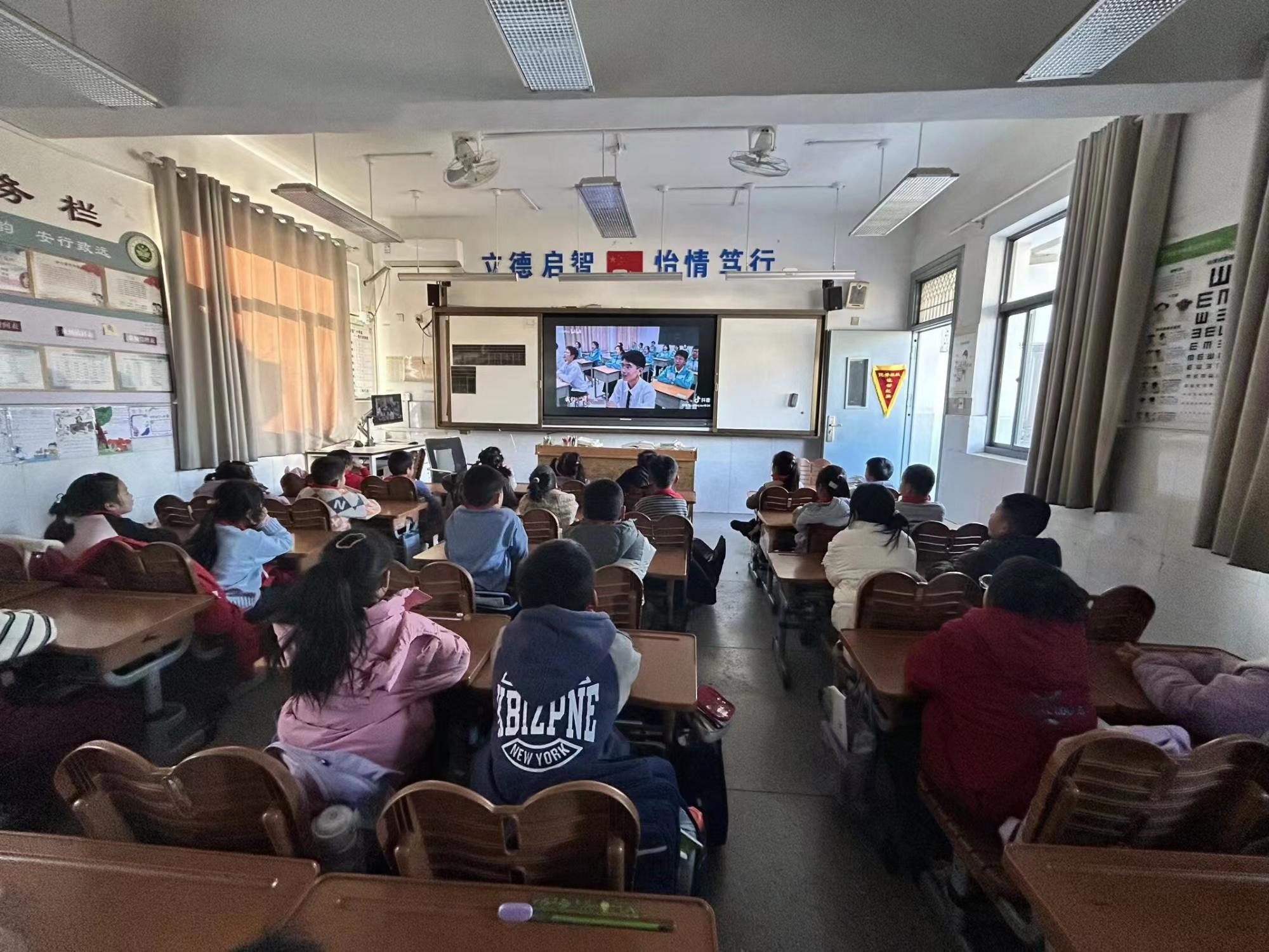 a62bf68f27d445f4ac3384565e59171f.jpg a62bf68f27d445f4ac3384565e59171f.jpg