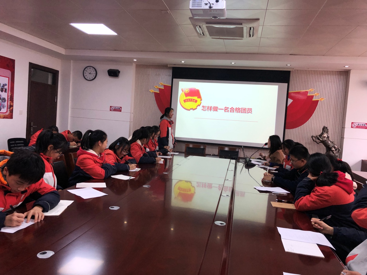 怎样做一名合格的共青团员_html_717aa7b3.jpg