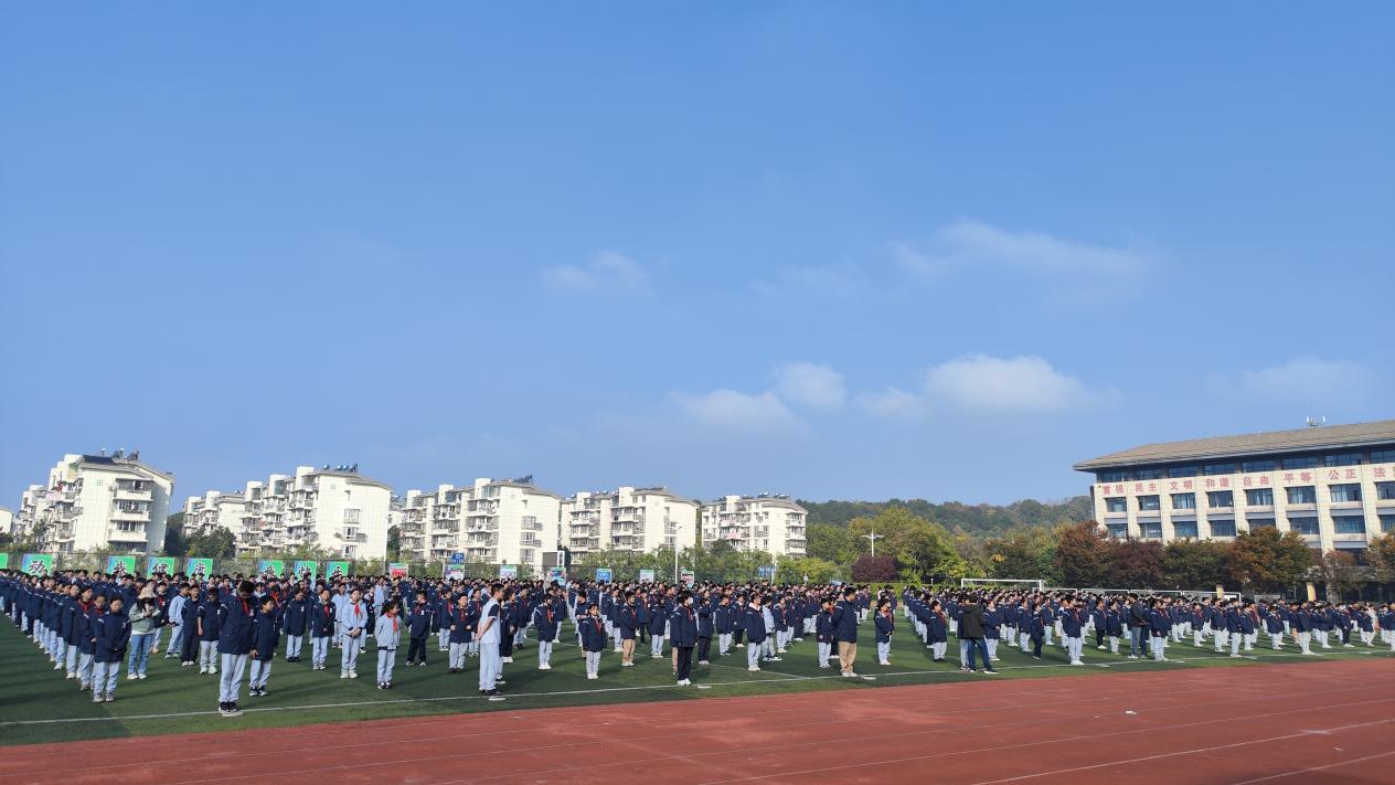 11.11 升旗报道(2)_html_m805e3f0.jpg