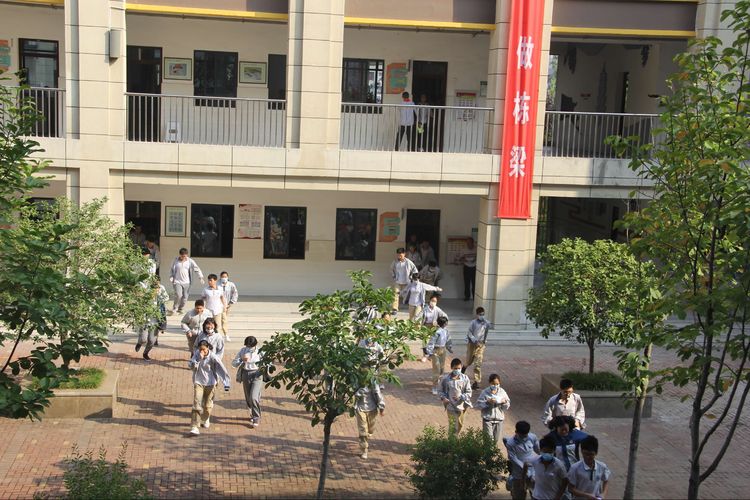 2020.9.24实初尧化开展消防应急疏散演练活动_html_61b44917.jpg