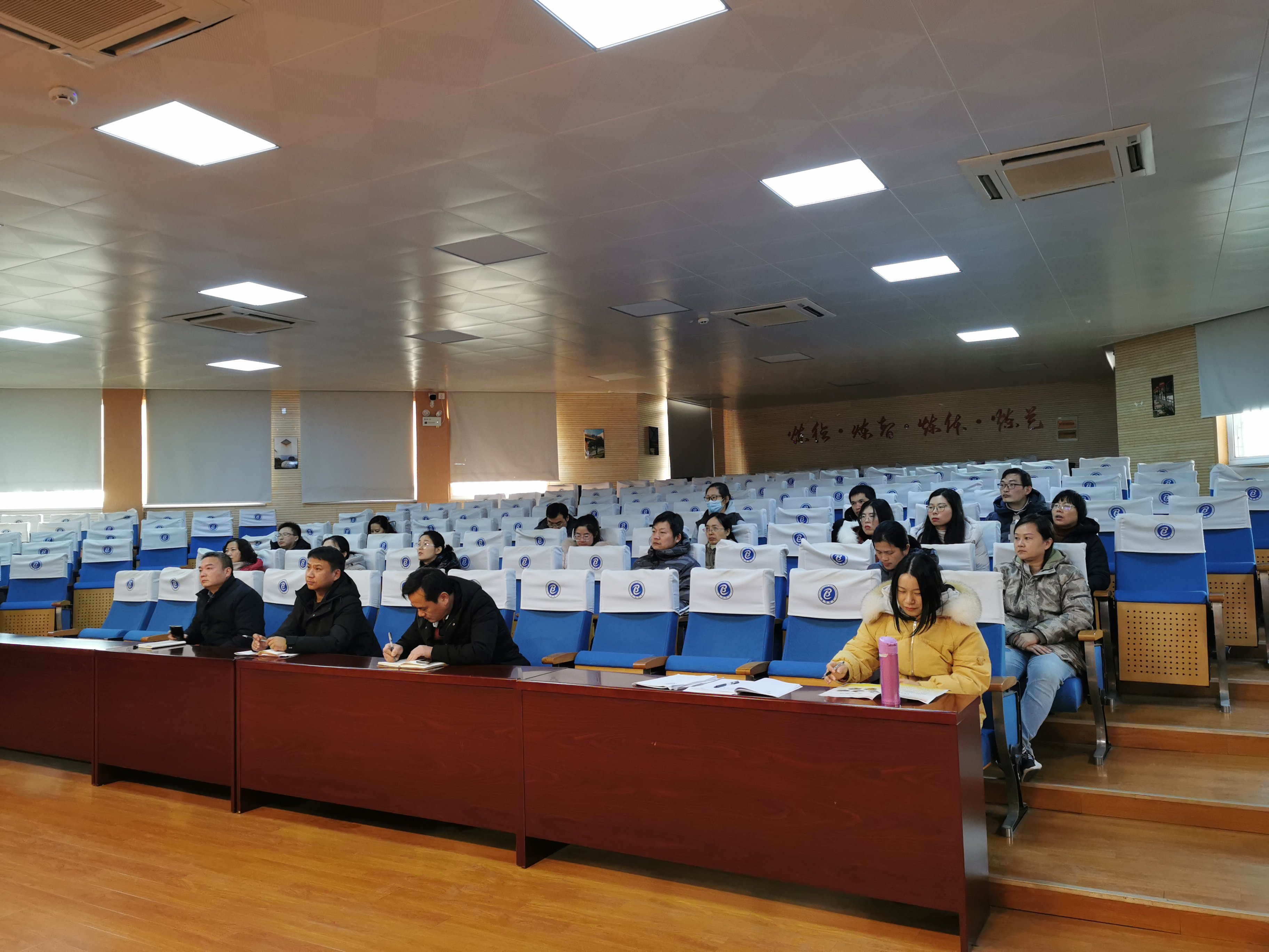 2020.12.16实初南炼党支部学习十九届五中全会公报（新闻）_html_9c5e900.jpg