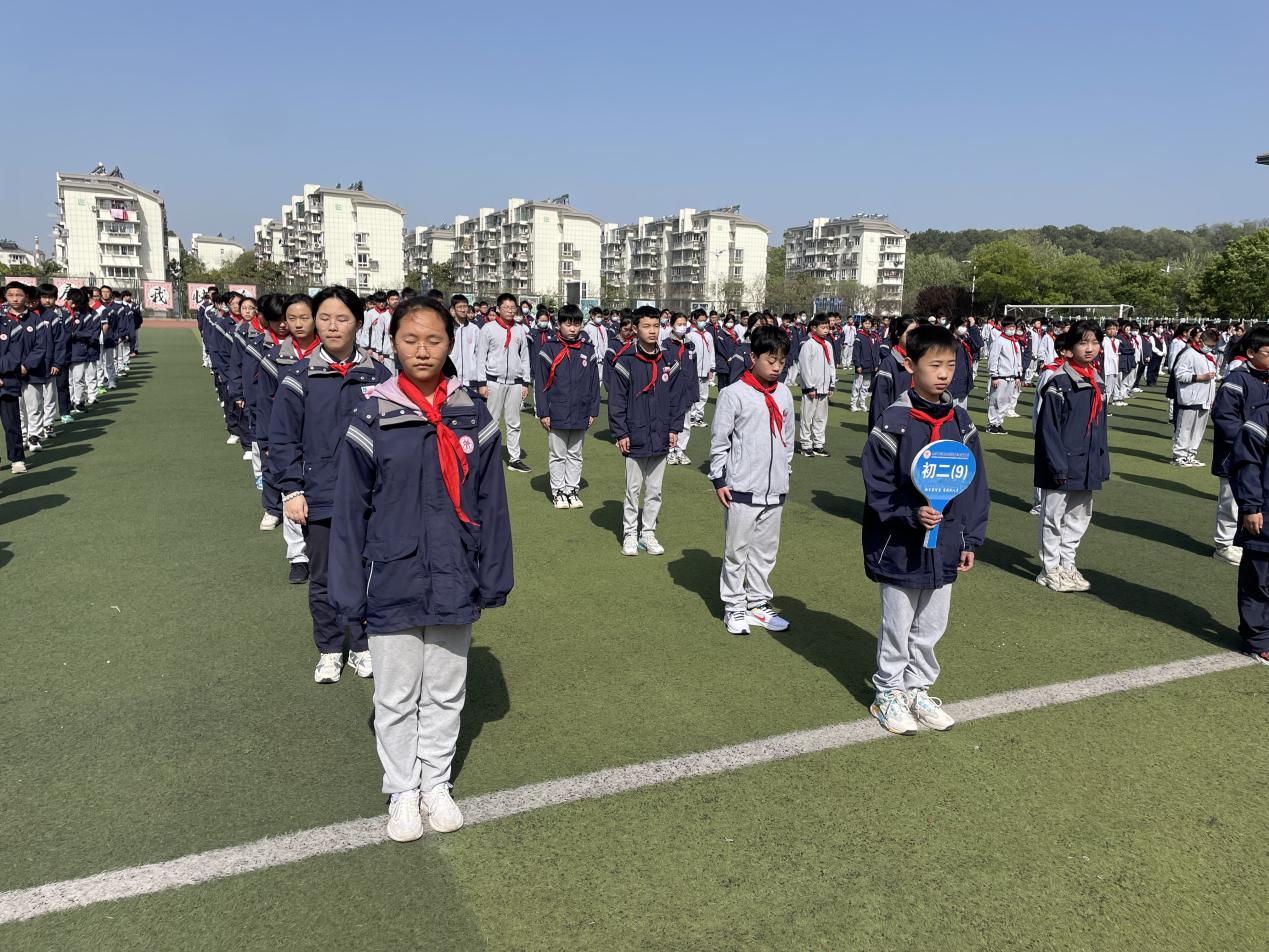 10升旗仪式报道20230417(1)_html_627aa8e2.jpg