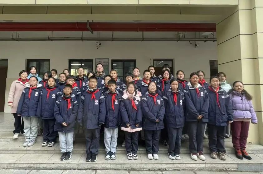 【融创德育】坚毅勇敢   勇攀高峰——第四十四期   实初尧化晨勉_html_53f1c237.jpg