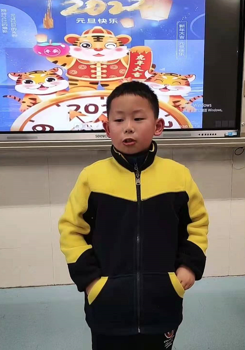 二4班迎新文艺汇演_html_5b7cbfe9.png