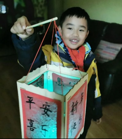其乐融融迎佳节  虎虎生威闹元宵——晓院附小二（3）班开展元宵节生活实践活动_html_m5351d3be.jpg