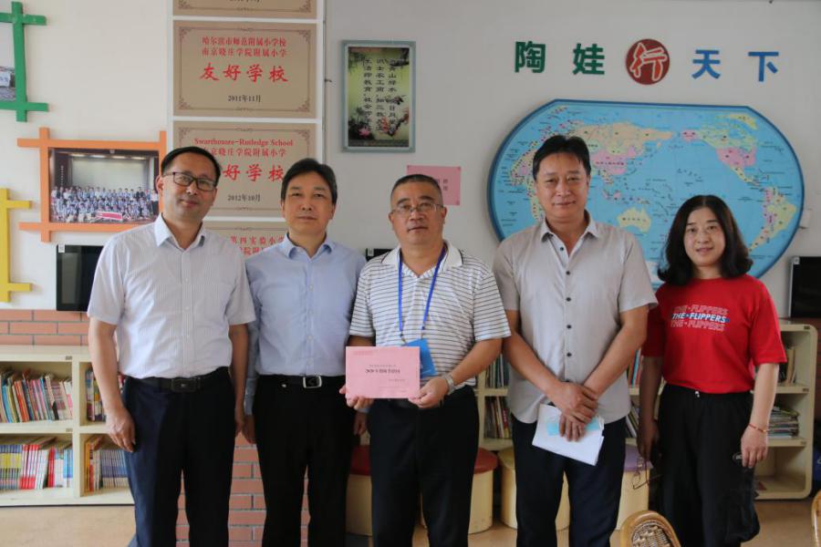 晓庄学院张策华校长到附小调研考察-3_html_461f576e.jpg
