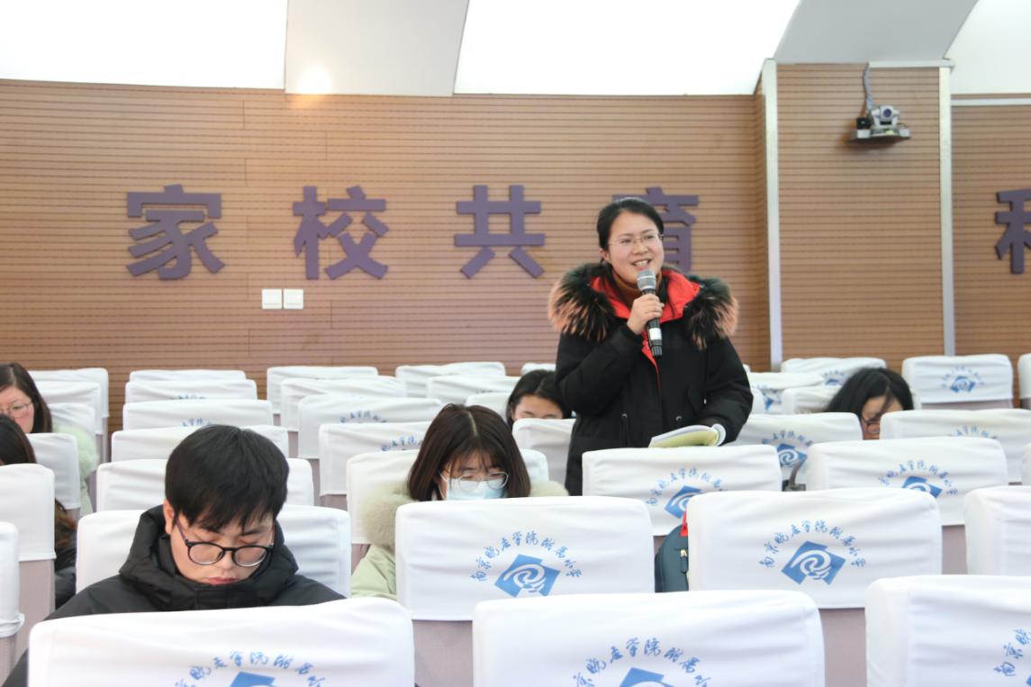 20210111六年级期末复习专题研讨活动在我校成功举行_html_237c09d3.jpg