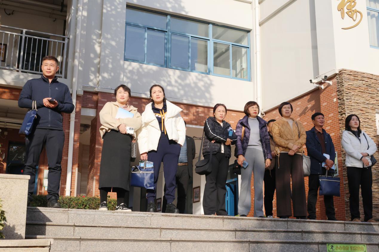 2025.11.27两地教育同仁来访 共话育人初心_html_4f0a54ce.jpg