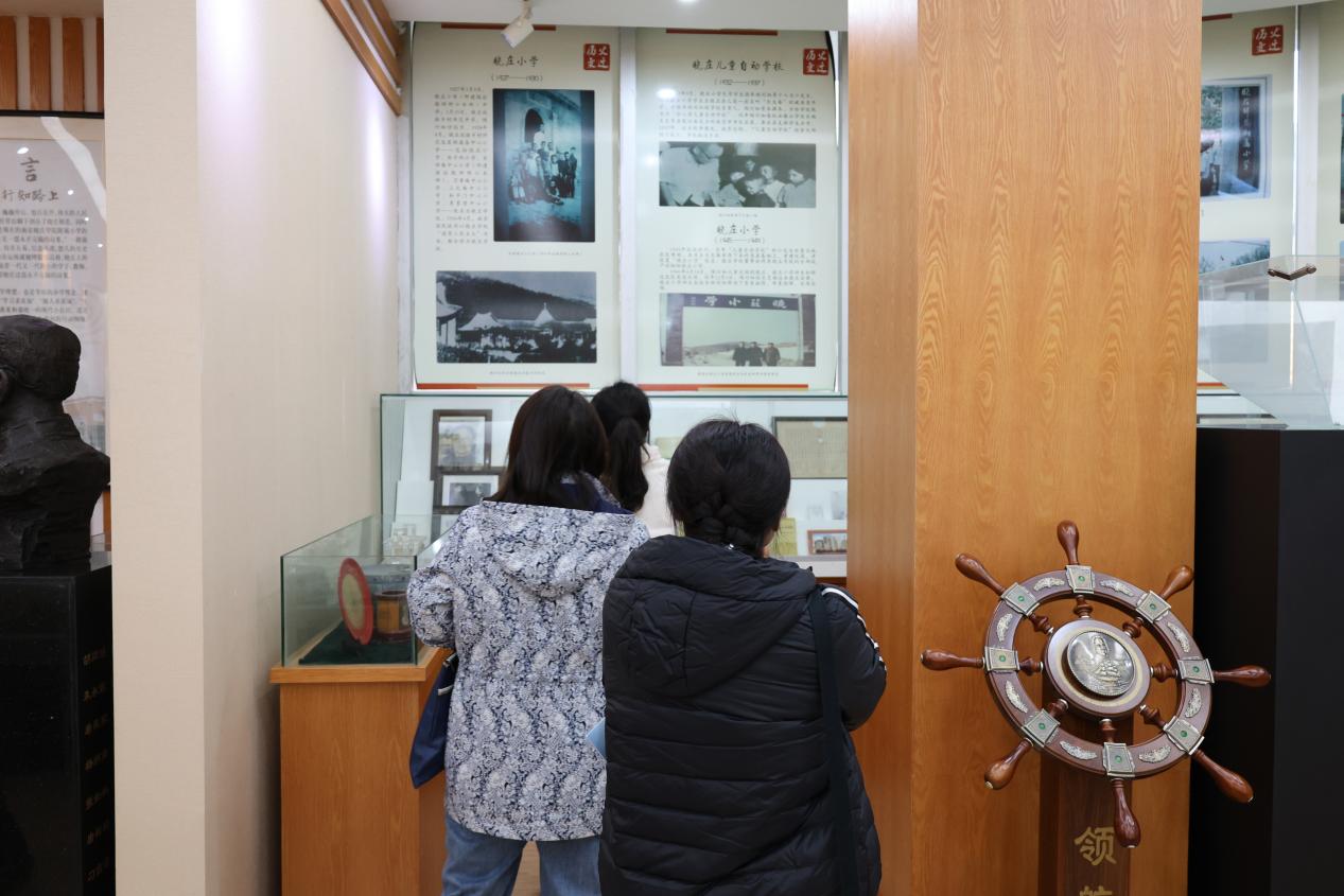 2025.11.27两地教育同仁来访 共话育人初心_html_5f50b11d.jpg