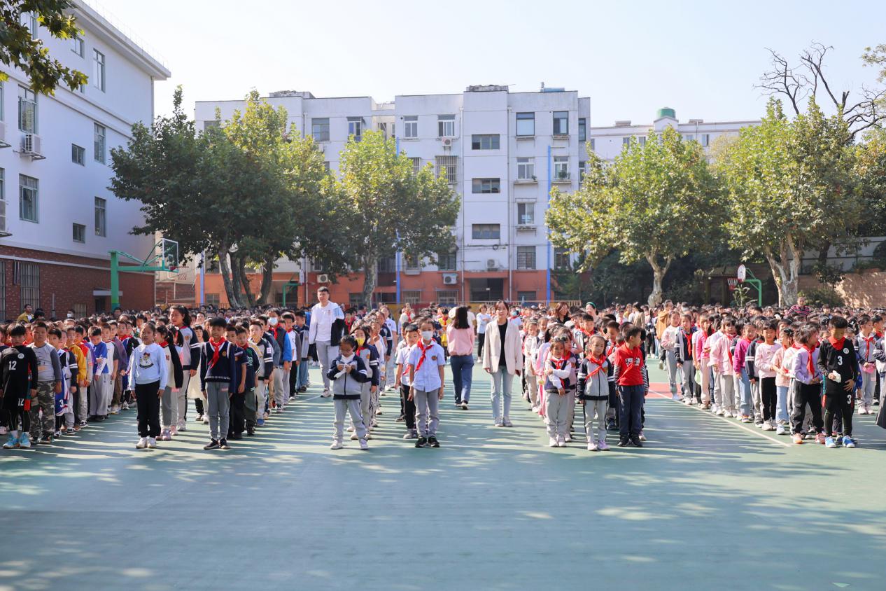消防演练进校园——晓院附小开展消防安全演练活动_html_3048e101.jpg