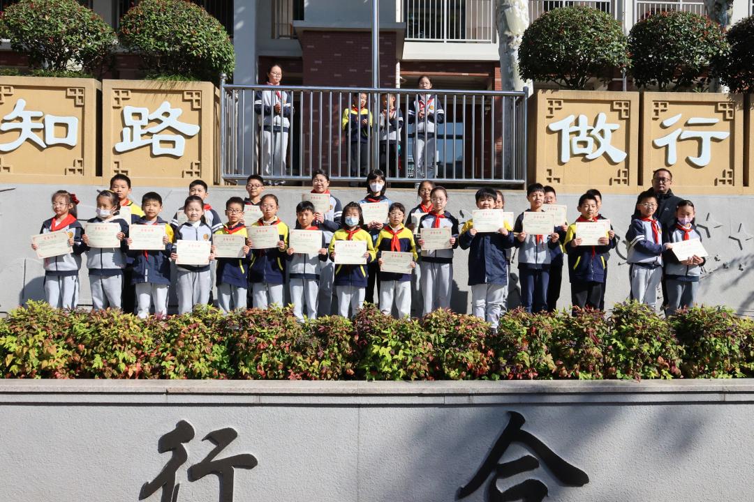 1106集体晨会_html_45b66112.jpg