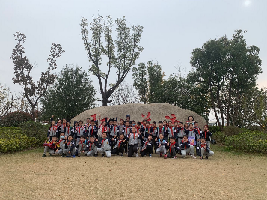 三（2）班11月新闻稿_html_m4c202501.png