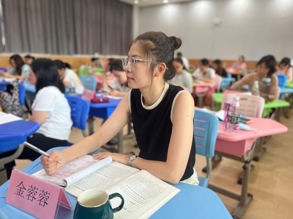 思政课培训新闻稿_html_101a537e.jpg