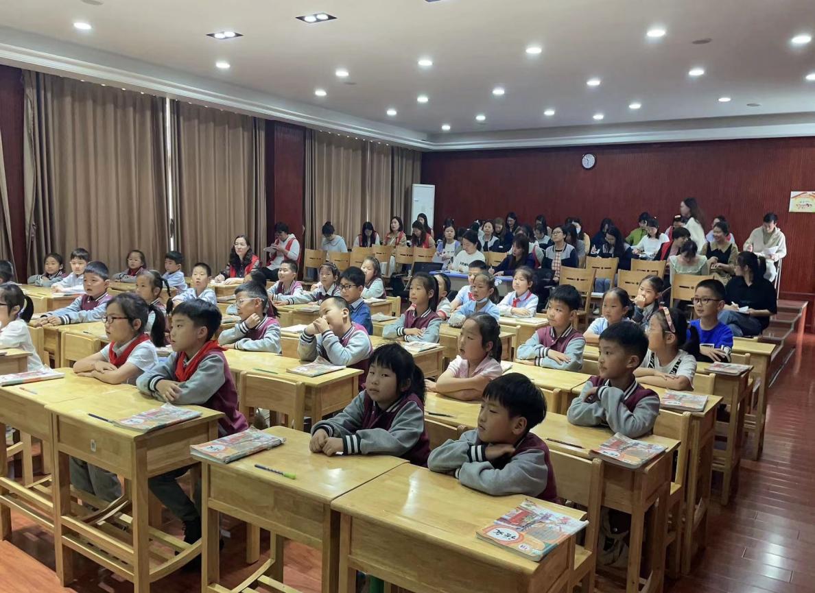 汉字很美，语文真有趣——一年级《写字表》复习课_html_m6f8742f1.jpg