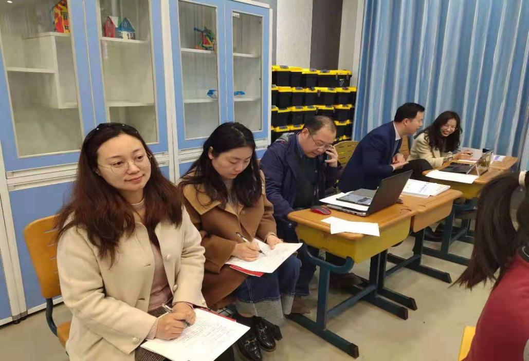 1_精准把脉 助力丁小  4月14市视导报道_html_m2519639c.jpg