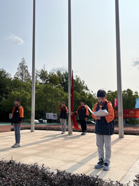 第8周升旗仪式报道_html_m1ebb1389.jpg
