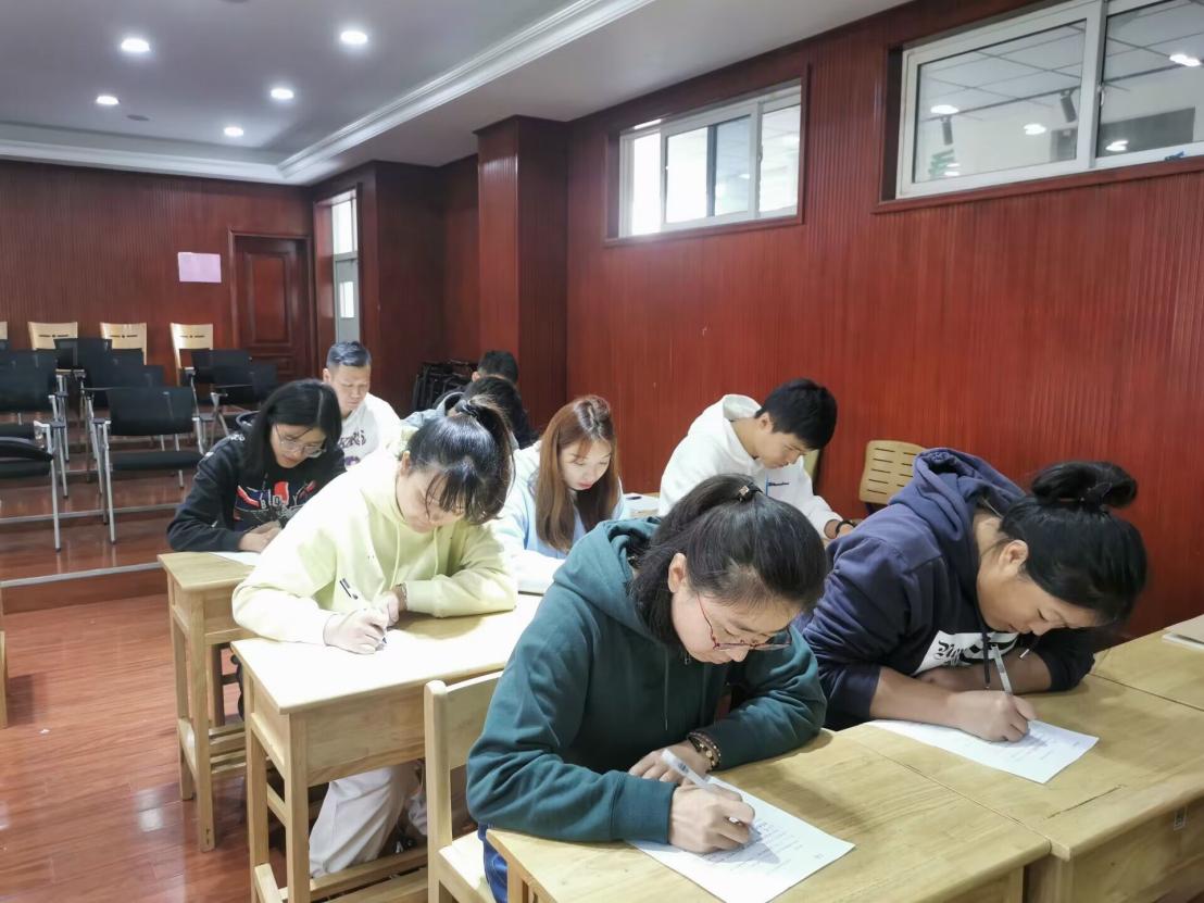 新课标考核新闻稿_html_fd785ce.jpg