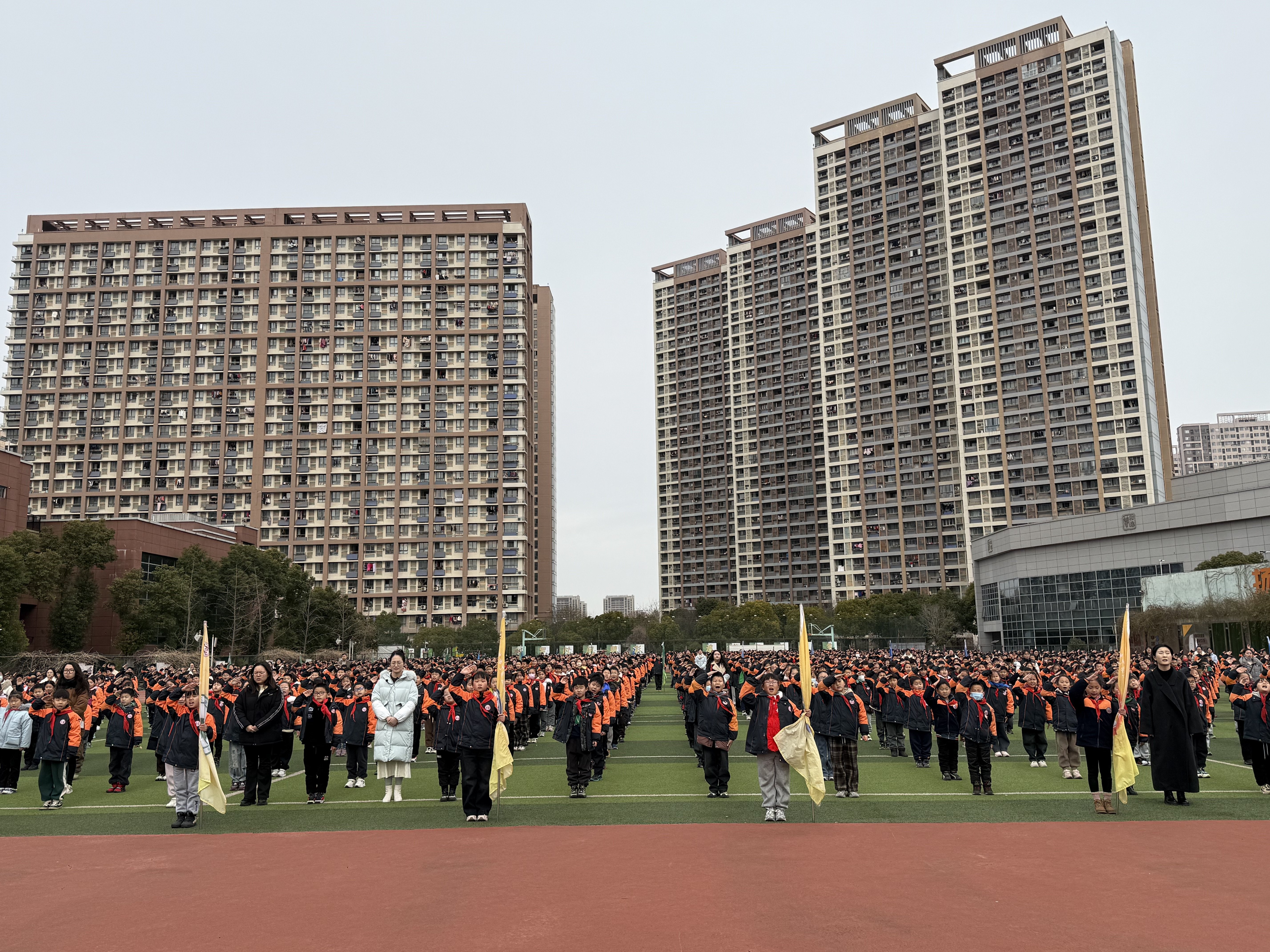 好习惯促成长 好品行益终生 主题升旗仪式_html_m711e1852.jpg