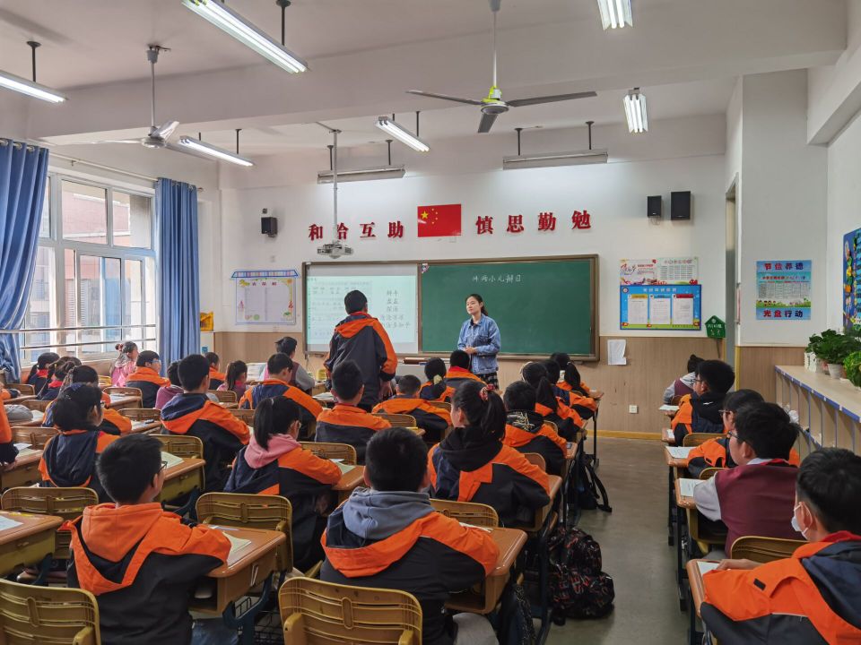 【丁香汉声】教研搭平台 磨课促成长_html_m752d0486.jpg