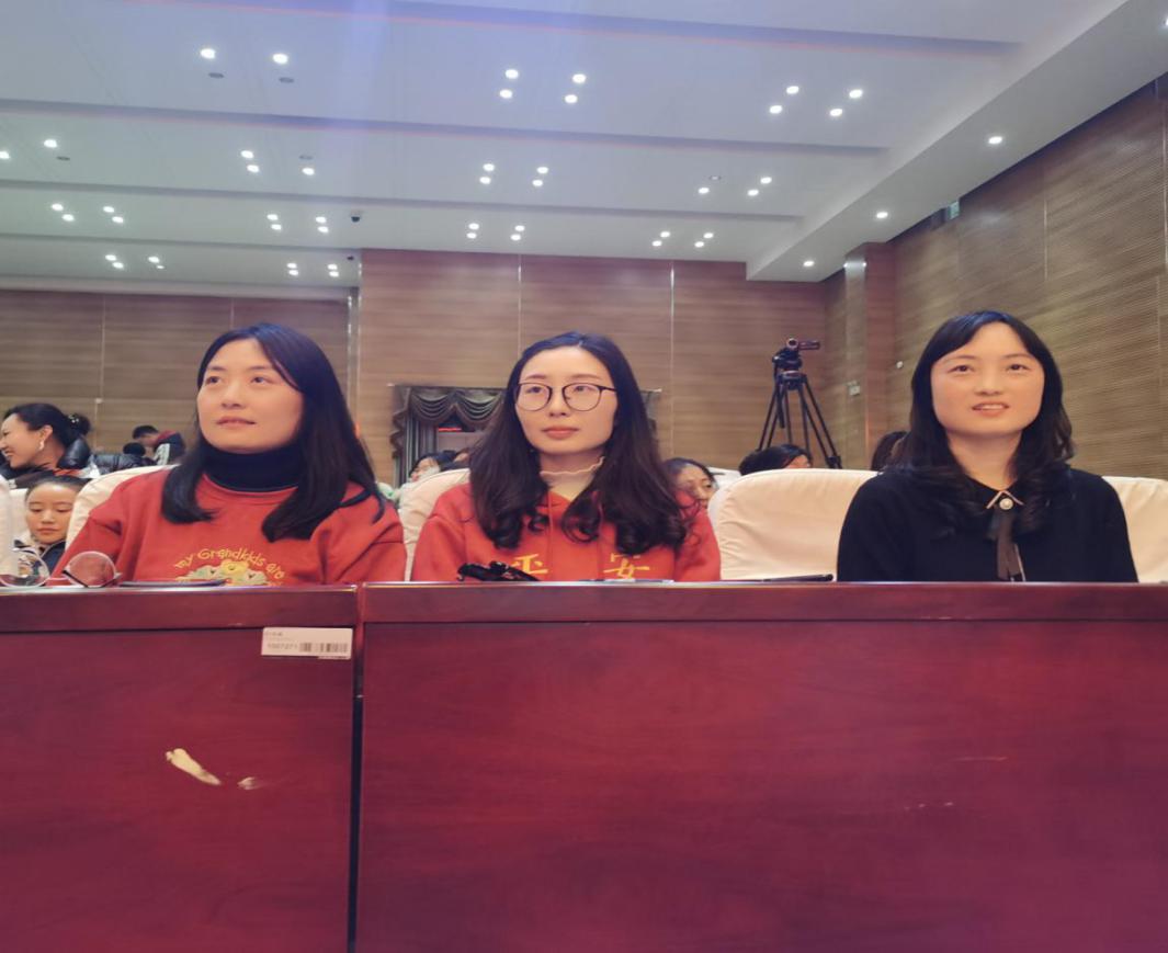 201230 和雅教师迎新年  青春梦想燃激情_html_mce55ba6.jpg