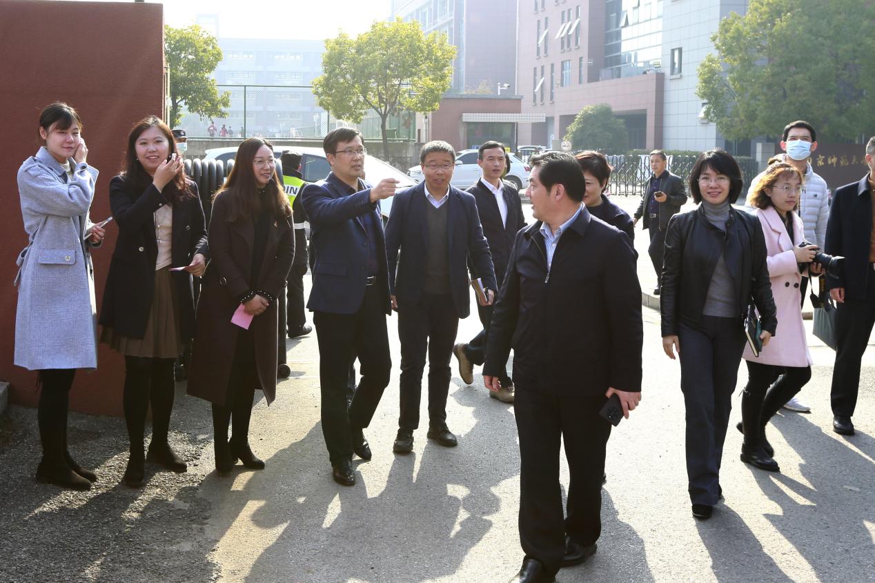 11.29省民委视察南京市丁家庄小学“红石榴家园”创建工作_html_4ee58f16.jpg