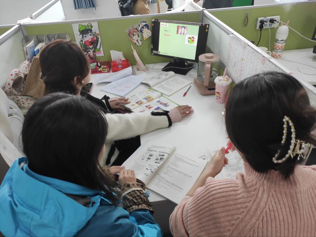 2.4 英语组第一次集体备课报道（研学新课标 践行新理念）_html_m271fc51.jpg