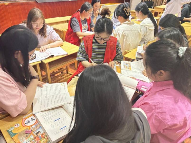 5.13集体备课报道——【丁香汉声•教学】思维碰撞出真知，语文教研结硕果_html_7a150a62.jpg