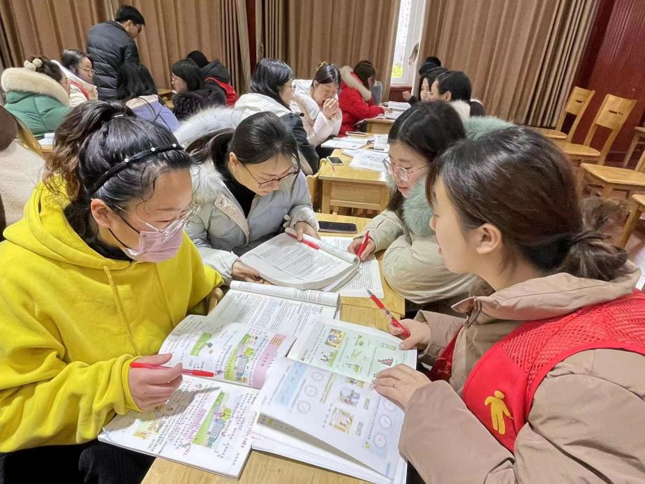 凝聚集体智慧打造理想课堂_html_3419487e.jpg