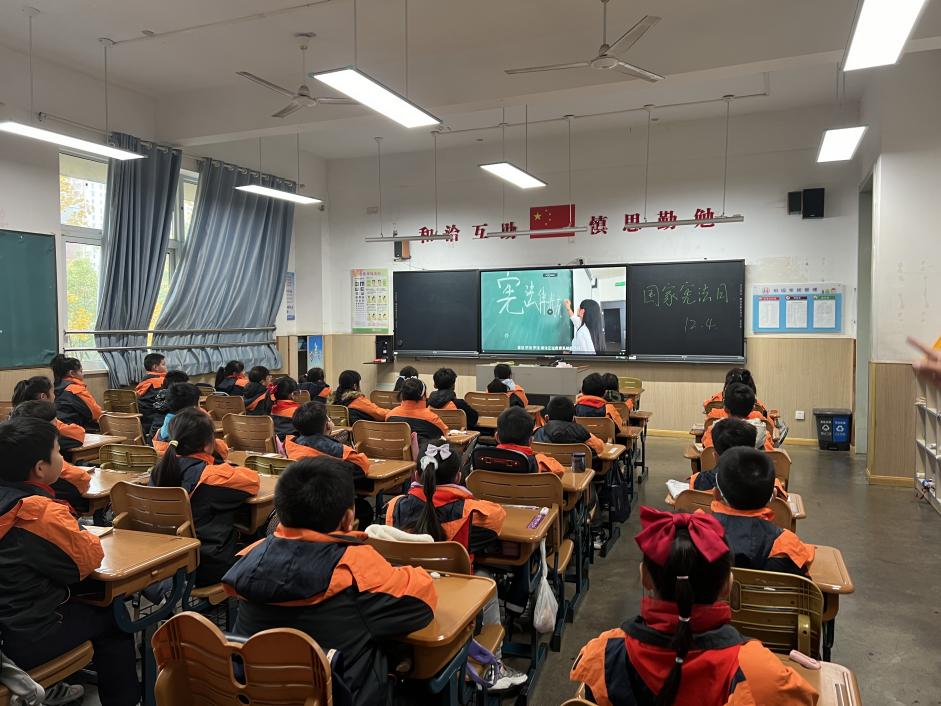 【丁香汉声·学生成长营】弘扬宪法精神，构建和谐校园(1)_html_7b08d905.jpg