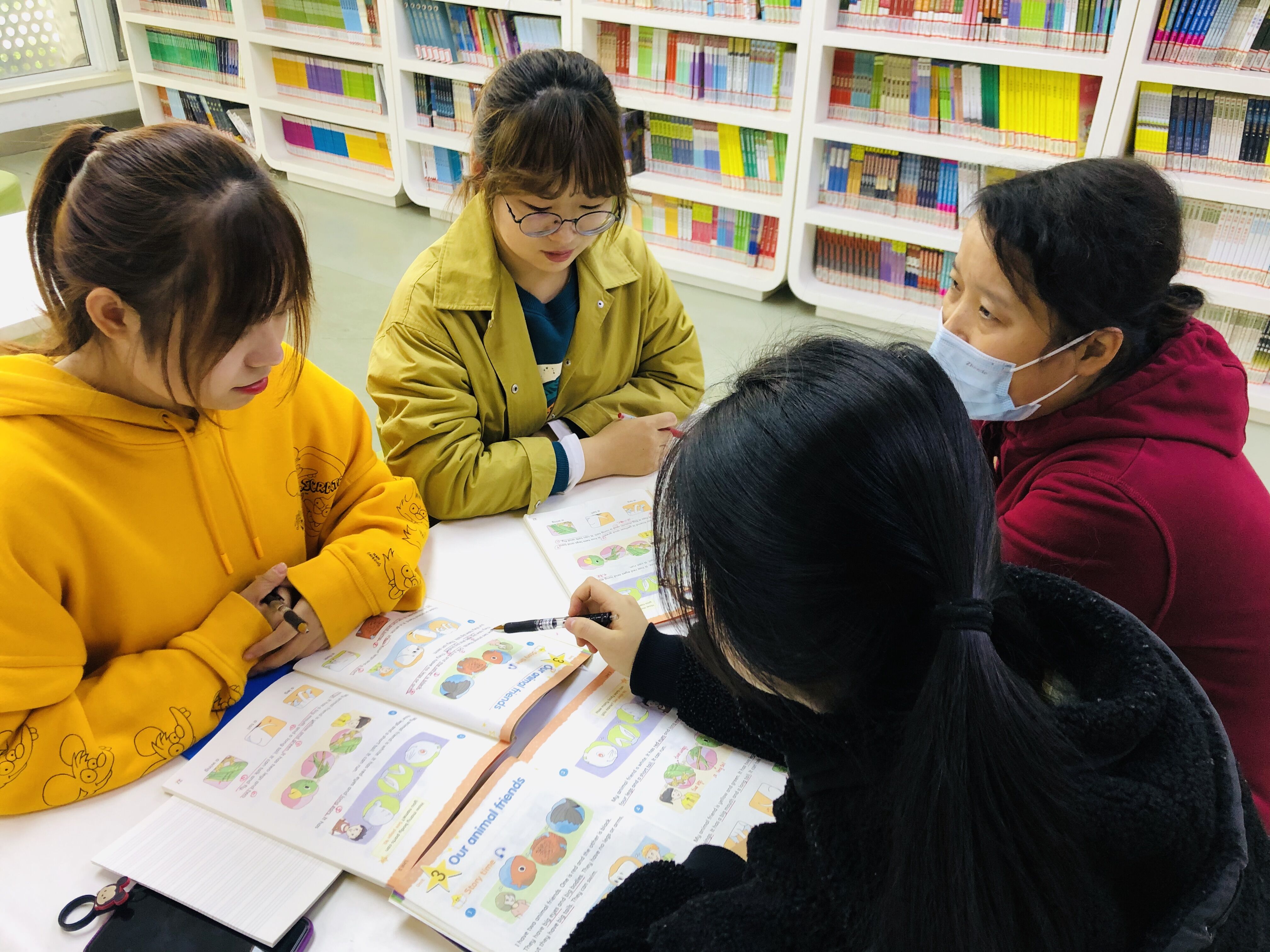 英语组备课新闻稿_html_m4648999a.jpg