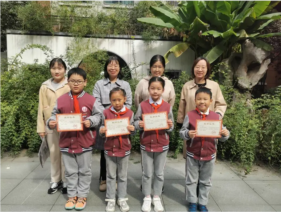 扬子晚报进校园新闻报道（五语 徐菁鸿）_html_mc4cb571.png