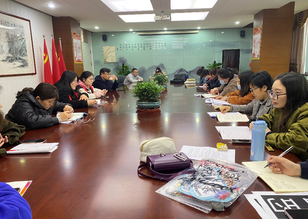 【丁香汉声·教学】六年级级部例会侧记_html_6fd3786f.jpg