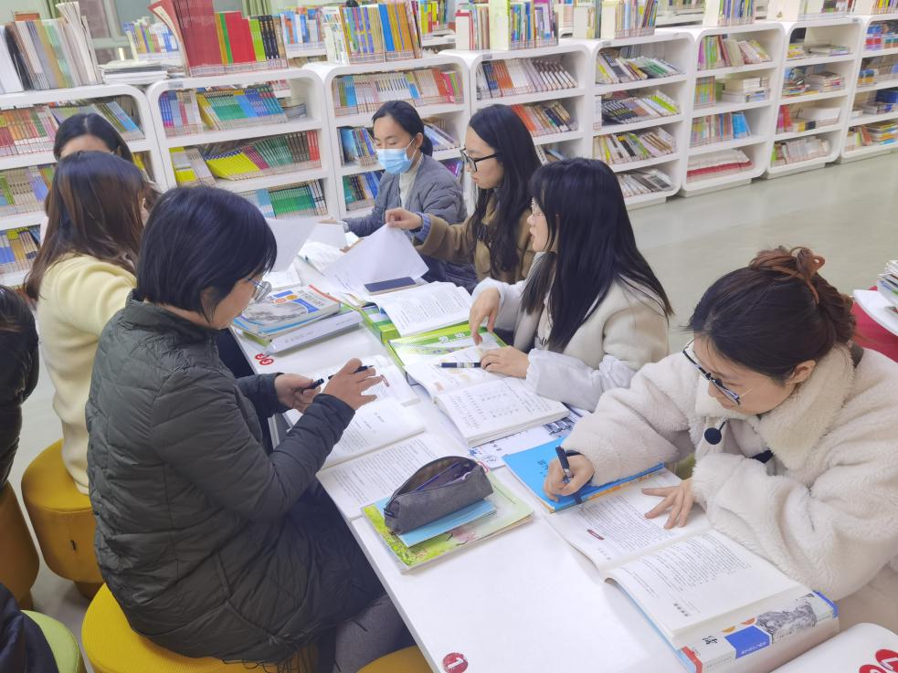 11.13语文组集体备课报道_html_m4a6b90c9.jpg