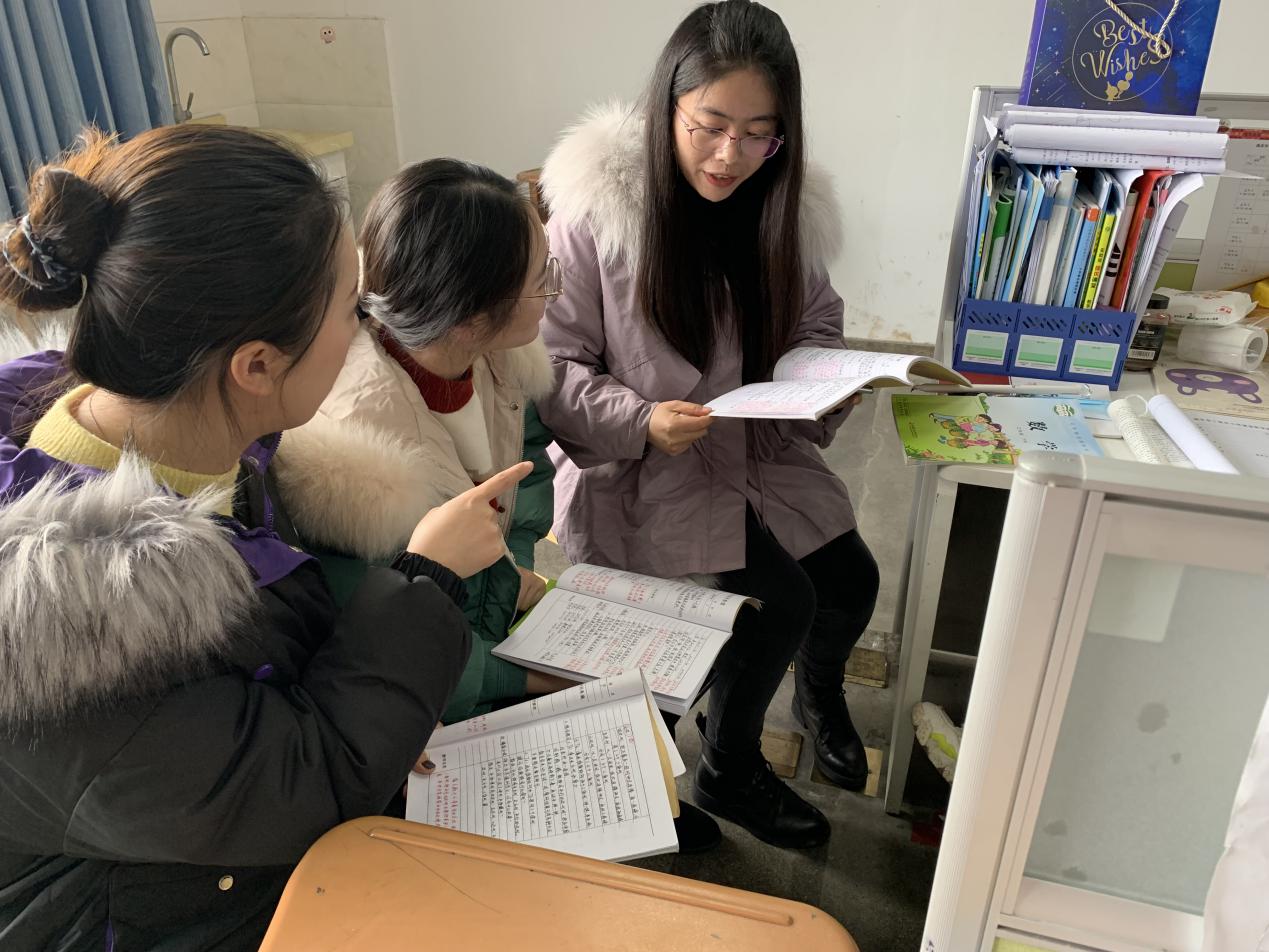 同教研，促成长——记丁家庄小学综劳组第一次教研活动_html_5422fc29.jpg